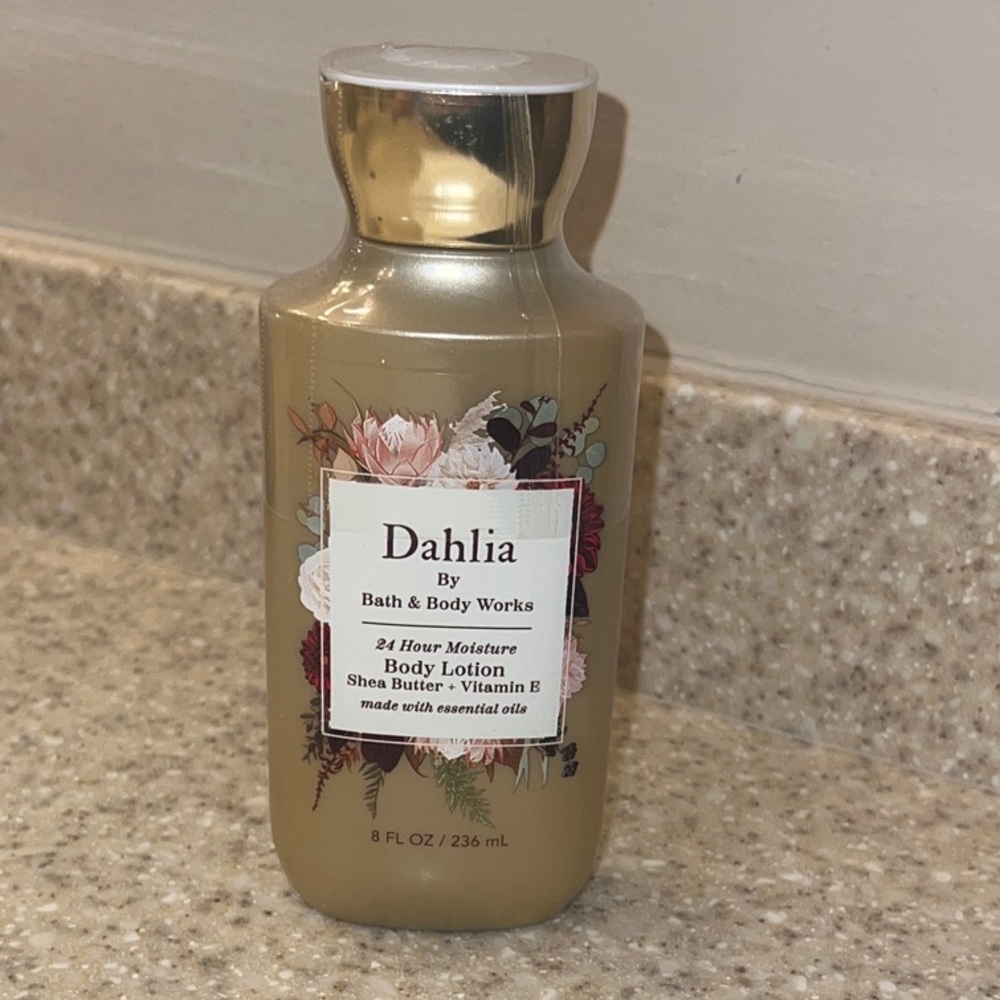 Bath & Body Works Dahlia Body Lotion - Cream and Gold